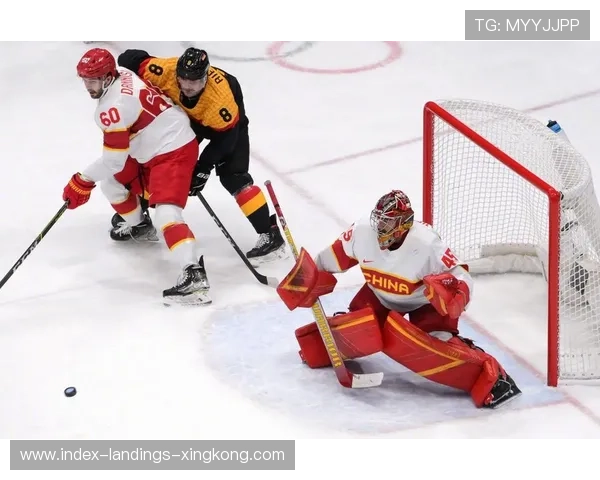 冰球年轻门将逆天扑救，成为球队定心丸